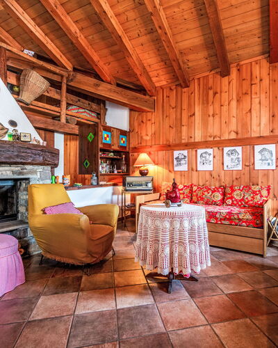 Les Combes 6: Wood, Home, Cottage, Log Cabin, Resort, Wood Stain, Hardwood, Farmhouse, Living Room, Lumber