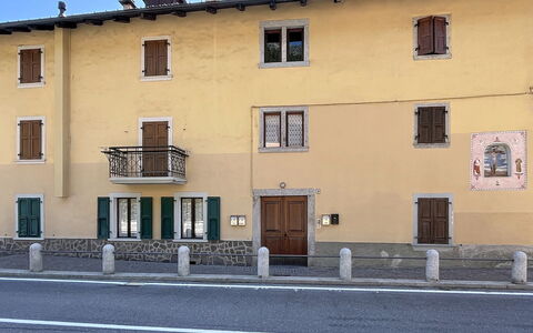 Ca' Alma Dolomia: Wall, Window, Building, Door, Facade, Human Settlement, Apartment, Sash Window, Paint, Plaster
