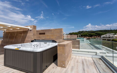 Porto di Luce Luxury, Jacuzzi and Seaview: Plumbing Fixture, Bathtub, Floor, Apartment, Jacuzzi, Swimming Pool, Resort, Hotel, Penthouse Apartment