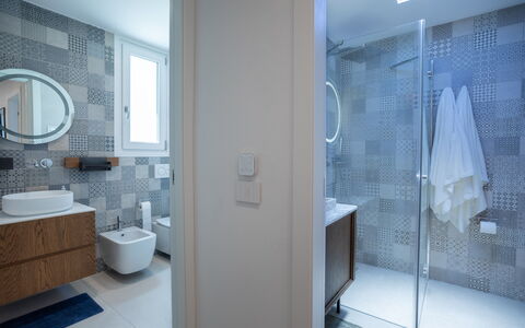 Porto di Luce Luxury, Jacuzzi and Seaview: Interior Design, Bathroom, Flooring, Floor, Plumbing Fixture, Wall, Bathroom Sink, Toilet, Ceiling, Mirror