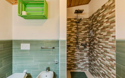 Casa Matilde: Flooring, Interior Design, Floor, Plumbing Fixture, Tile, Bathroom, Composite Material, Plumbing, Ceiling, Toilet