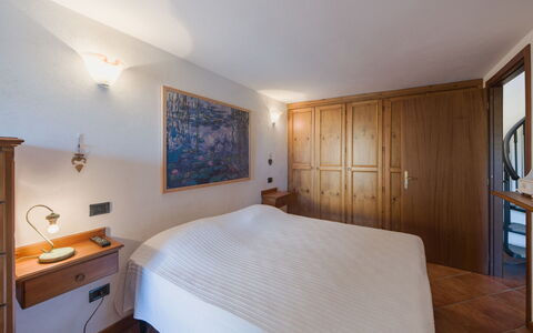 Casa Morgana: Flooring, Interior Design, Floor, Ceiling, Furniture, Room, Apartment, Bed, Cabinetry, Bedroom