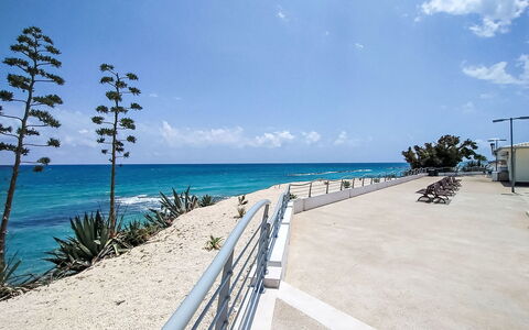 Dimora Avola Centro: Blue, Body Of Water, Horizon, Coast, Coastal And Oceanic Landforms, Sea, Beach, Ocean, Shore, Tropics