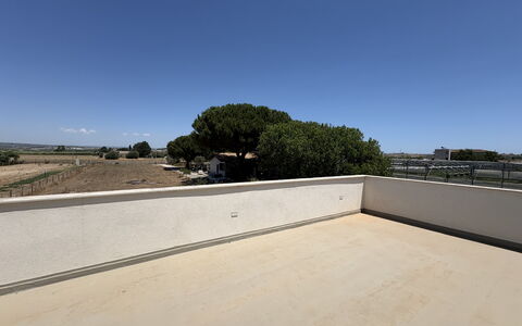 Villa la Vigne: Shade, Daylighting, Balcony