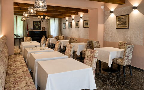 Relais Villa Mirandola: Interior Design, Furniture, Linens, Room, Restaurant, Ceiling, Chair, Light Fixture, Hotel, Tablecloth