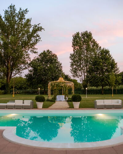 Relais Villa Mirandola: Garden, Lawn, Yard, Park, Swimming Pool, Night, Light Fixture, Hacienda, Villa, Mansion