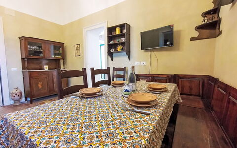 Il Giardino di Lara: Interior Design, Flooring, Wood, Floor, Furniture, Room, Ceiling, Wood Stain, Dining Room, Hardwood