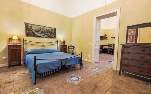 Il Giardino di Lara: Furniture, Flooring, Wall, Floor, Interior Design, Room, Ceiling, Bedroom, Bed, Picture Frame