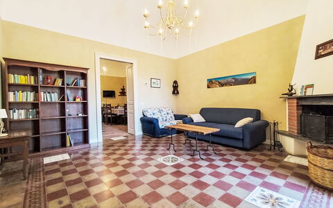 Il Giardino di Lara: Flooring, Floor, Wall, Interior Design, Wood, Ceiling, Furniture, Room, Lighting, Living Room