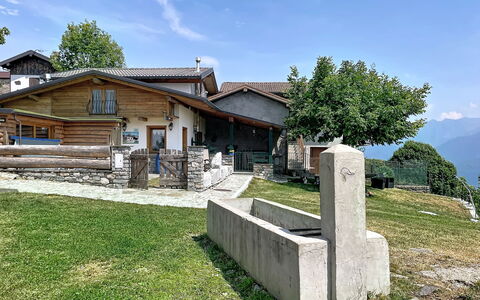 Baita Melissa: Roof, Cottage, Porch, Slope, Village, Shade, Siding, Lumber, Farmhouse, Alps