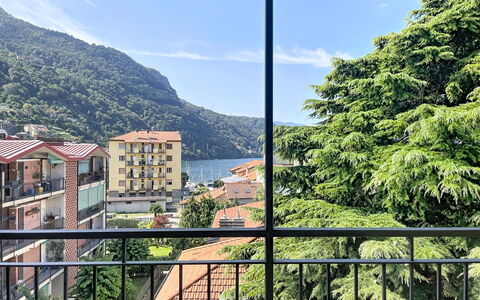 Balconi sulla Spiaggia: Balcony, Wood Stain, Houseplant, Outdoor Furniture, Flowerpot