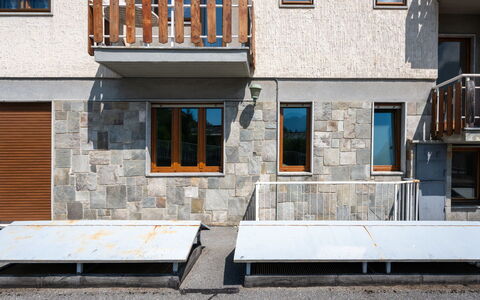 Raggio di Stella: Balcony, Wood Stain, Houseplant, Outdoor Furniture, Flowerpot