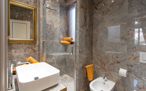 Belvedere Guastella B 4: Interior Design, Flooring, Floor, Plumbing Fixture, Tap, Sink, Bathroom, Plumbing, Tile, Mirror