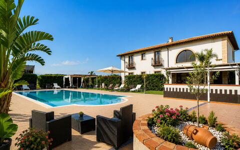 Casa Dafne: Swimming Pool, Resort, Estate, Villa, Hotel, Hacienda, Thermae, Eco Hotel, Farmhouse