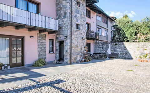 Annika: Apartment, Condominium, Balcony