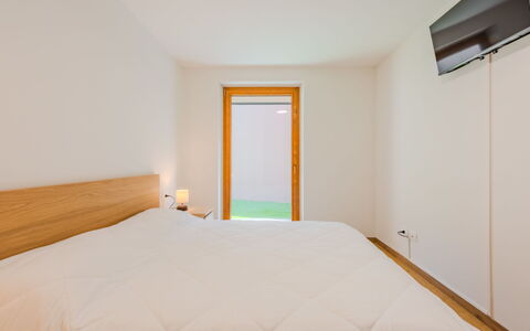 La Corona: Flooring, Interior Design, Wall, Wood, Floor, Ceiling, Bedroom, Wood Flooring, Bed, Room