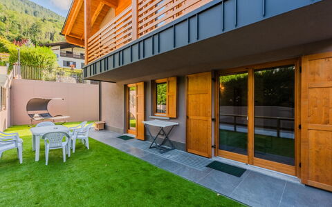 La Corona: Wood, Home, Balcony, Porch, Eco Hotel, Hardwood, Wood Stain, Deck, Shade, Courtyard