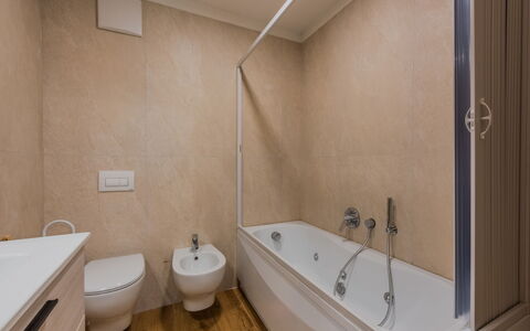 La Corona: Bathroom, Plumbing Fixture, Bathtub, Flooring, Wall, Floor, Interior Design, Tap, Sink, Plumbing