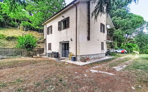 La Casa dei Cedri: Residential Area, Home, Apartment, Urban Design, Balcony, Shade, Daylighting, Plaster