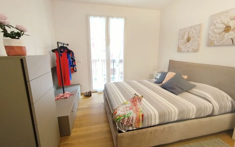 Lola Home - Levanto: Furniture, Interior Design, Flooring, Floor, Bed, Bedroom, Wood, Room, Bed Sheet, Textile