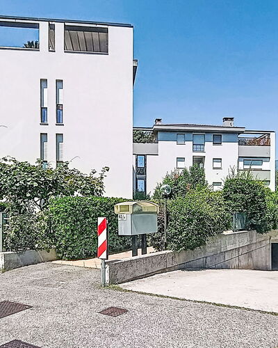 Michelon: Wall, Building, Window, Residential Area, Facade, Architecture, Neighbourhood, Town, Apartment, Home