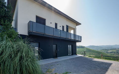 Serracapelli: Balcony, Handrail, Porch, Fence