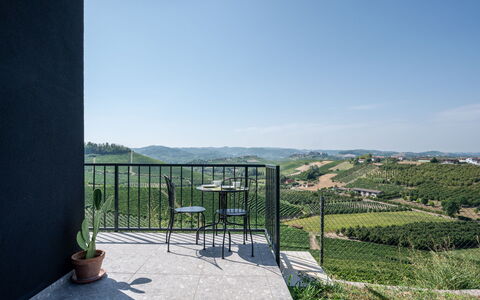 Serracapelli: Morning, Fence, Balcony