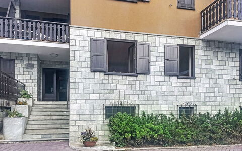 Ai Pascoli: Residential Area, Home, Urban Design, Apartment, Balcony, Concrete, Stone Wall, Driveway, Daylighting