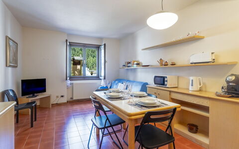 Ai Pascoli: Interior Design, Home, Room, Apartment, Ceiling, Picture Frame, Hotel, Lamp