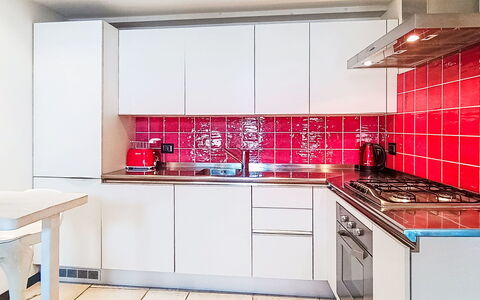 Le Falesie: Kitchen, Kitchen Appliance, Major Appliance, Countertop, Flooring, Interior Design, Floor, Kitchen Stove, Cabinetry, Tile