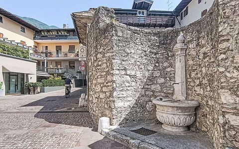 Le Falesie: Balcony, Stone Wall, Flagstone