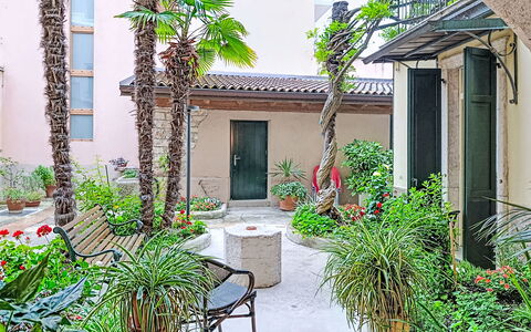 Le Falesie: Flowerpot, Shrub, Garden, Houseplant, Hacienda, Courtyard, Landscaping, Yard, Shade
