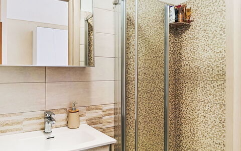 La Terrazza di Caramanico: Bathroom, Plumbing Fixture, Flooring, Interior Design, Floor, Plumbing, Tap, Tile, Mirror, Room