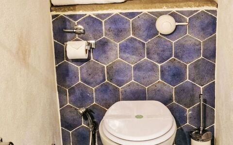 Il Pozzo dei Desideri: Plumbing Fixture, Tile, Toilet Seat, Bathroom, Plumbing, Ceramic, Toilet, Mosaic, Tap