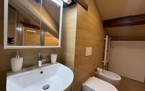 Il Pittore: Flooring, Wood, Plumbing Fixture, Floor, Interior Design, Bathroom, Plumbing, Tile, Ceiling, Sink