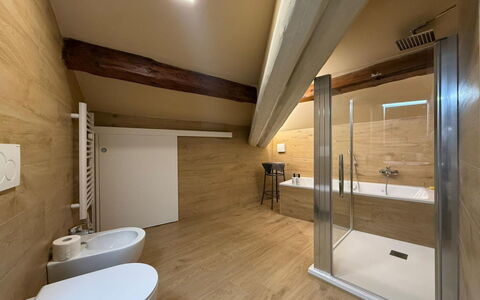 Il Pittore: Flooring, Interior Design, Ceiling, Floor, Plumbing Fixture, Bathroom, Room, Plumbing, Light Fixture, Tile