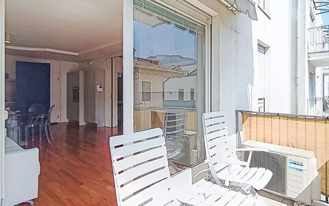 Caminito: Floor, Interior Design, Flooring, Apartment, Ceiling, Home, Balcony, Daylighting, Wood Stain, Chair