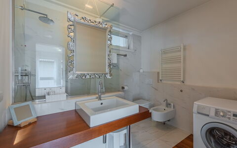 Caminito: Interior Design, Flooring, Floor, Plumbing Fixture, Ceiling, Tap, Bathroom, Sink, Room, Plumbing