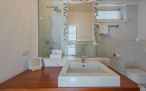 Caminito: Bathroom Sink, Plumbing Fixture, Wall, Sink, Bathroom, Interior Design, Tap, Mirror, Plumbing, Countertop
