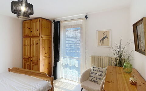 Bluhome: Furniture, Interior Design, Wall, Wood, Bed, Bedroom, Room, Floor, Flooring, Ceiling