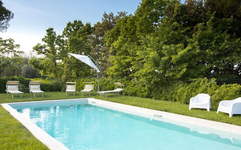 Villa Sarah 10+2: Swimming Pool, Outdoor Furniture, Leisure, Shade, Composite Material, Garden, Sunlounger, Resort, Landscaping, Eco Hotel