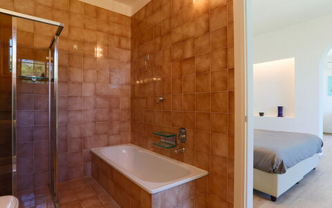 Villa Sarah 10+2: Flooring, Wall, Interior Design, Floor, Plumbing Fixture, Bathroom, Ceiling, Lighting, Plumbing, Room