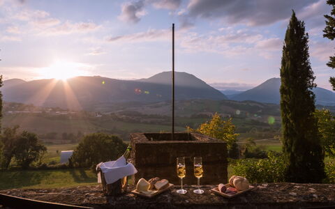 Borgo Colle Ridente 13: Mountainous Landforms, Hill, Mountain, Highland, Landscape, Hill Station, Mountain Range, Morning, Valley, Sunlight