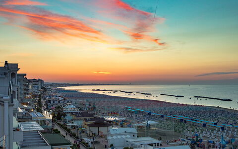 Villa Corona 8: Sky, Daytime, Horizon, Dusk, Sea, Sunset, Evening, Afterglow, Morning, Sunlight
