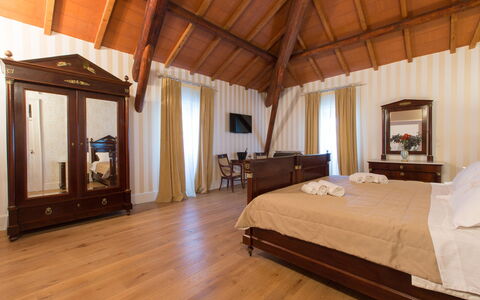 Villa Capozza 18+2: Wood, Interior Design, Flooring, Floor, Furniture, Lighting, Bedroom, Ceiling, Bed, Bed Frame