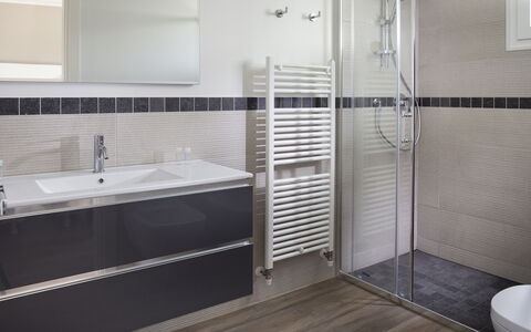 Portoverde Beach Villa 12: Plumbing Fixture, Bathroom, Interior Design, Sink, Flooring, Floor, Tap, Plumbing, Bathroom Sink, Mirror