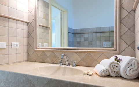 Villa del Lentisco 8+2: Wall, Interior Design, Flooring, Plumbing Fixture, Bathroom, Floor, Mirror, Bathroom Sink, Tap, Tile