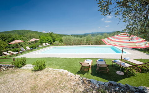 Villa la Poiana 10: Mountainous Landforms, Hill, Mountain, Swimming Pool, Mountain Range, Hill Station, Eco Hotel, Outdoor Furniture, Resort, Estate