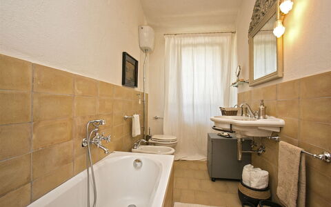 Casa Angela 6: Bathroom, Wall, Plumbing Fixture, Flooring, Bathroom Sink, Floor, Interior Design, Sink, Tap, Plumbing