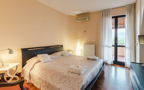 Villa Elda 6: Bed, Interior Design, Bedroom, Furniture, Room, Bed Sheet, Floor, Flooring, Bedding, Ceiling